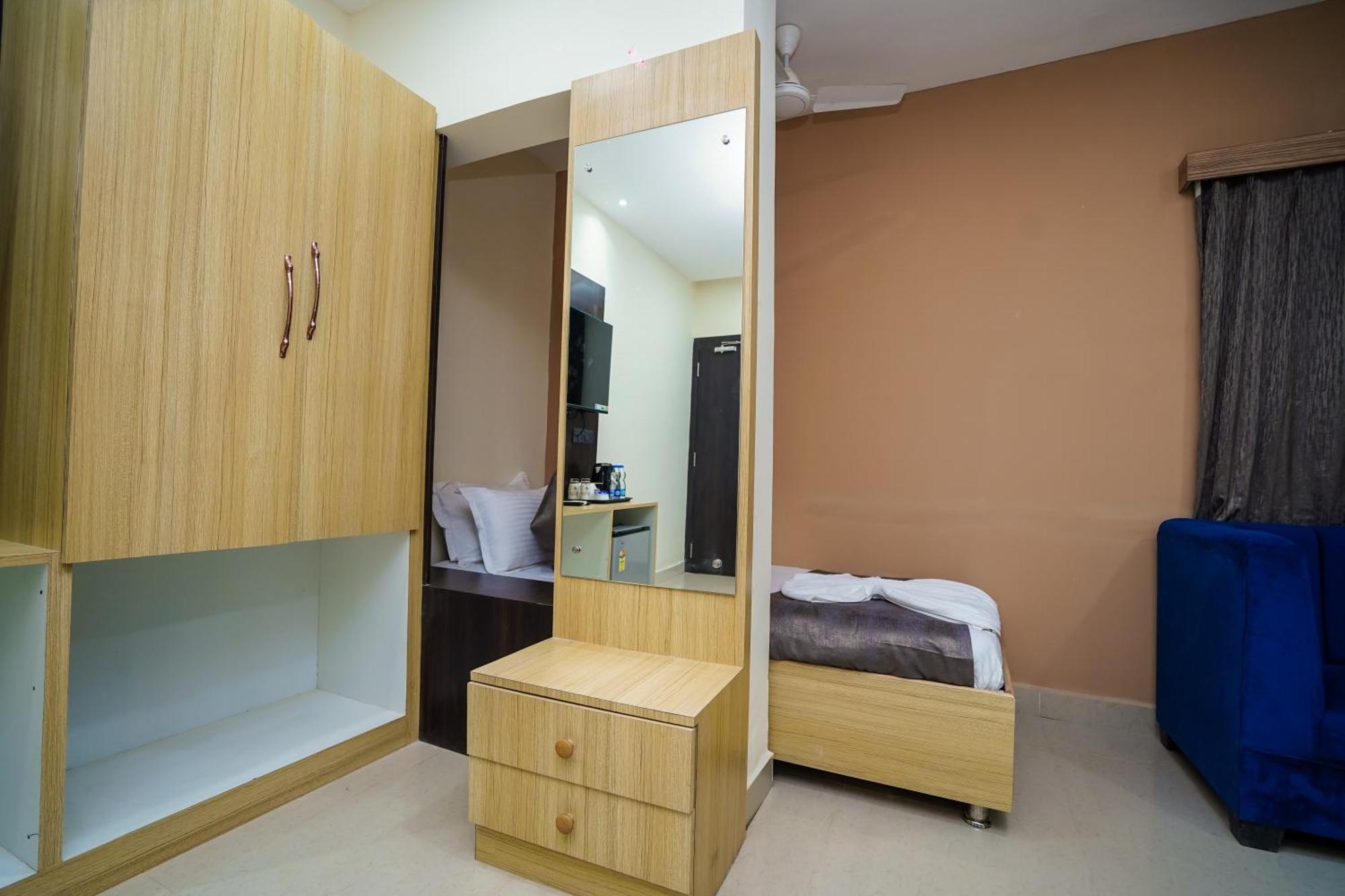 Hotel Middleton Nxt Μπουμπάνεσβαρ Εξωτερικό φωτογραφία