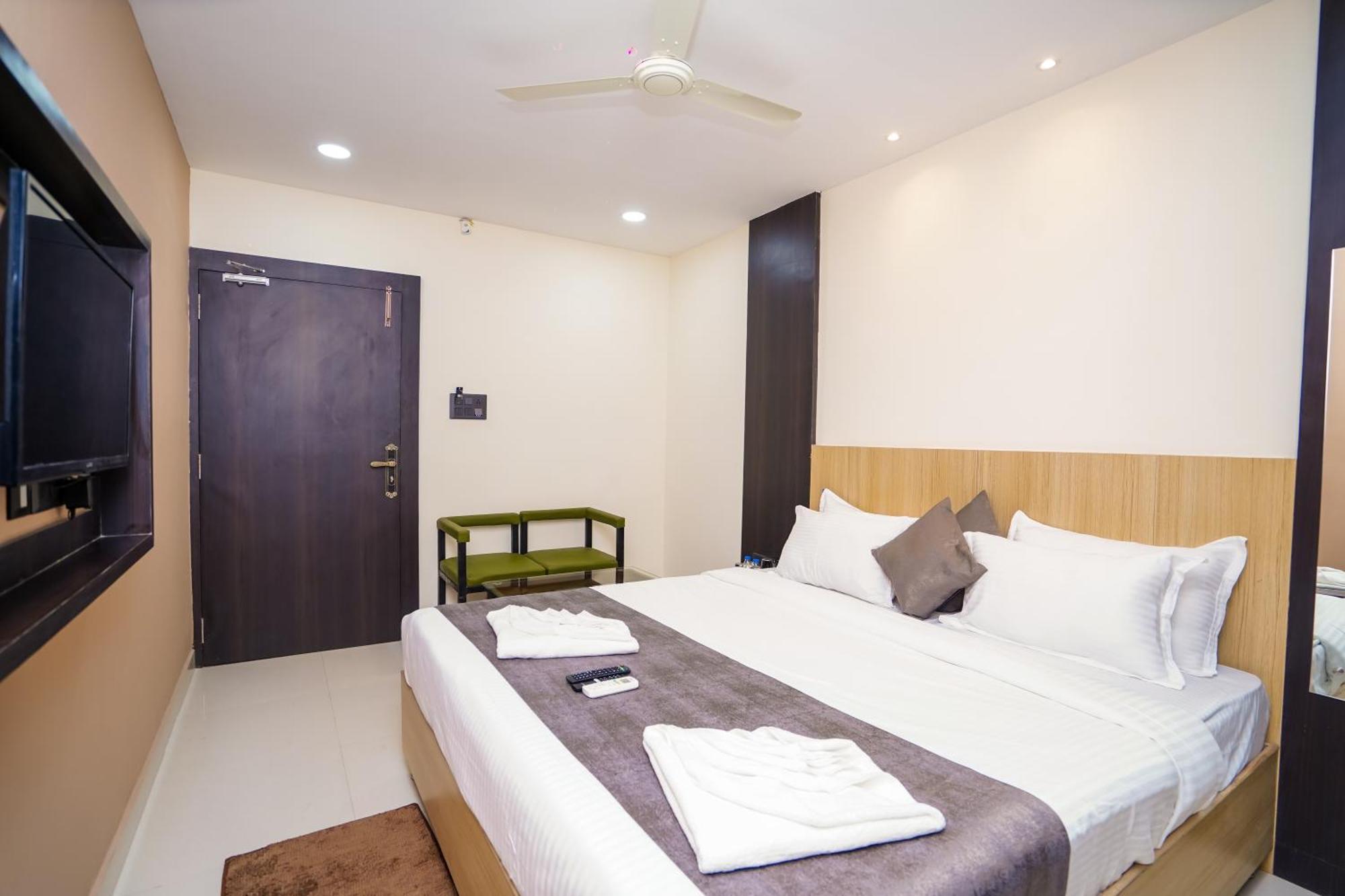 Hotel Middleton Nxt Μπουμπάνεσβαρ Εξωτερικό φωτογραφία