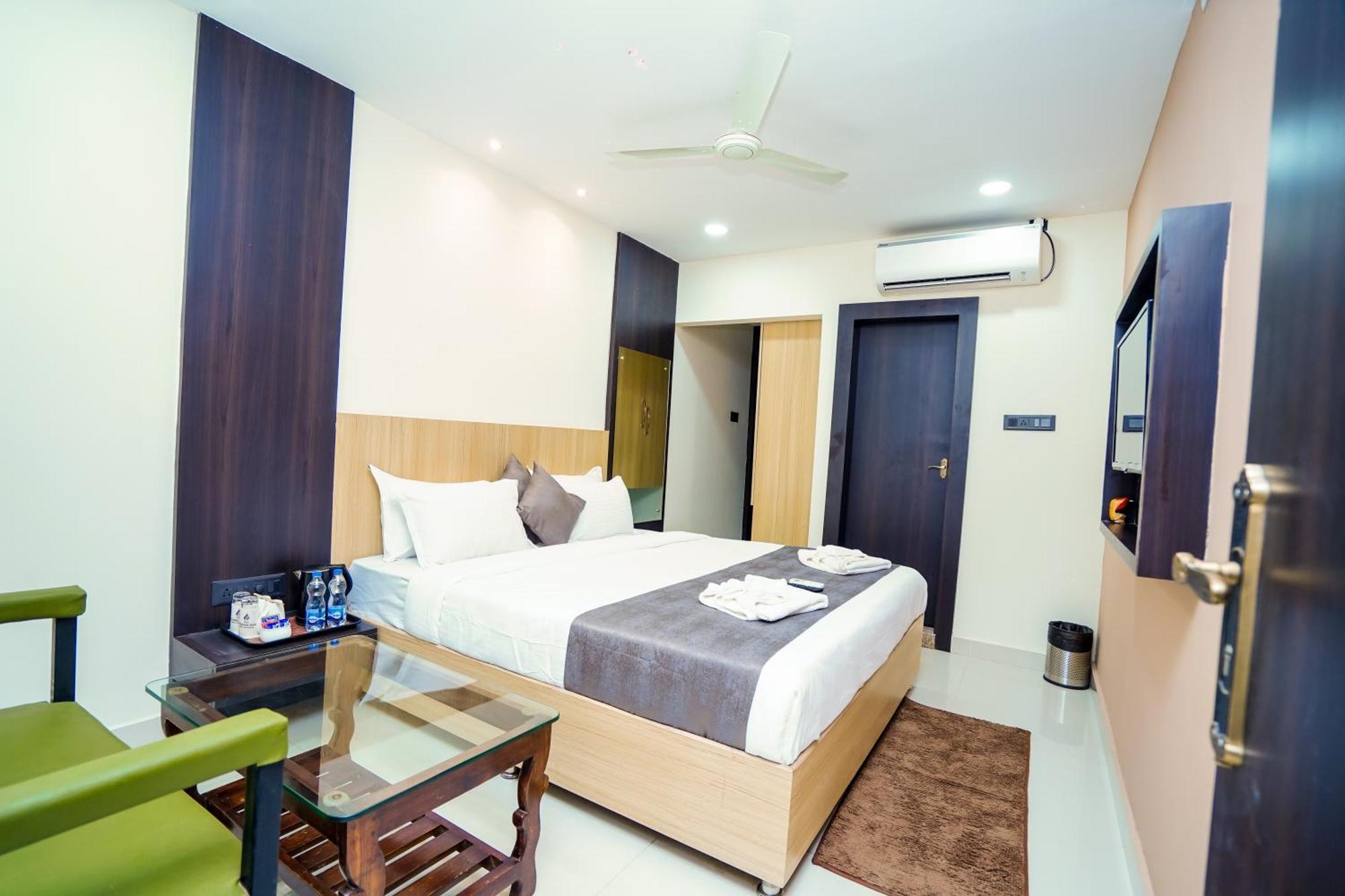 Hotel Middleton Nxt Μπουμπάνεσβαρ Εξωτερικό φωτογραφία
