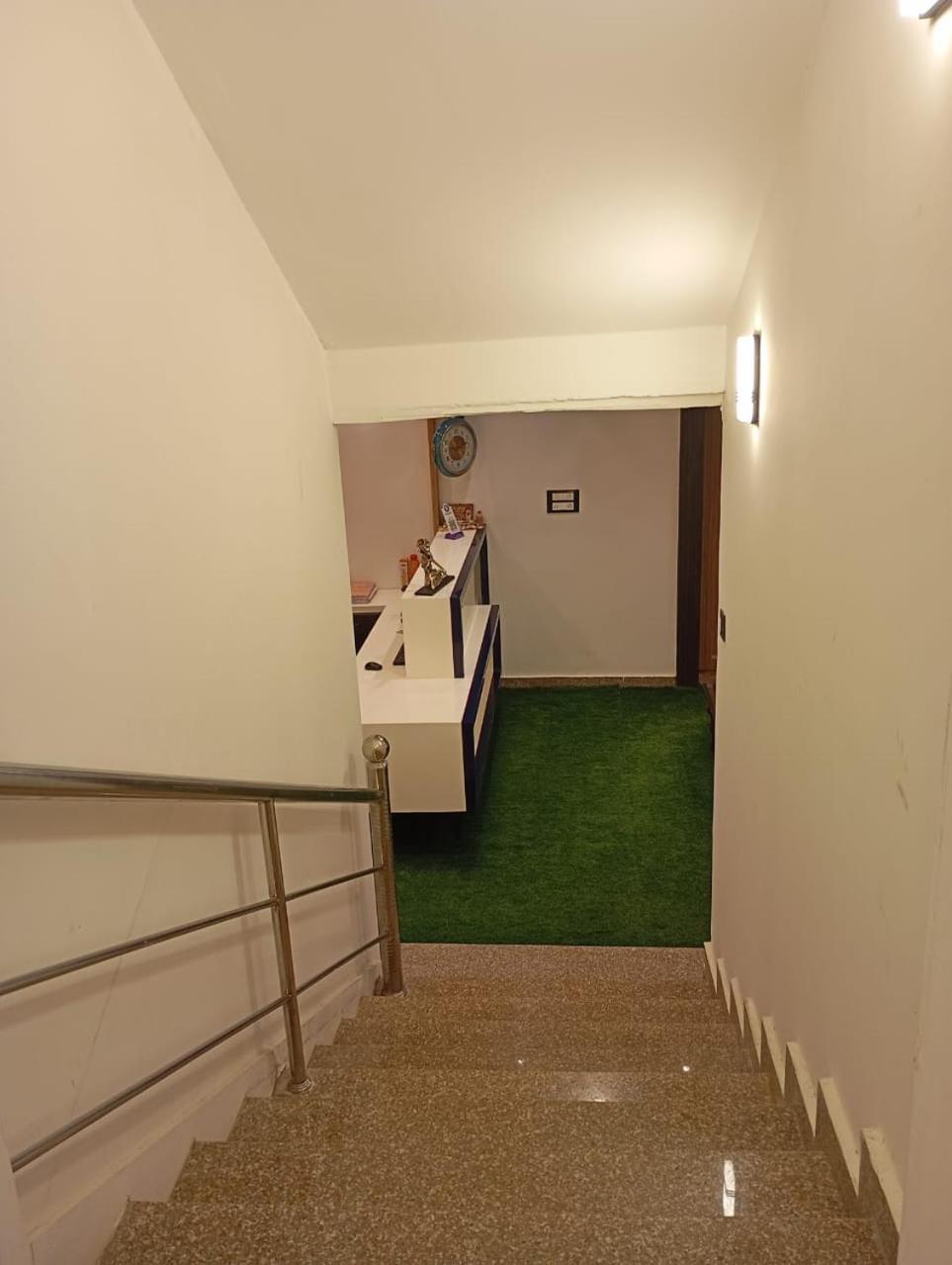 Hotel Middleton Nxt Μπουμπάνεσβαρ Εξωτερικό φωτογραφία